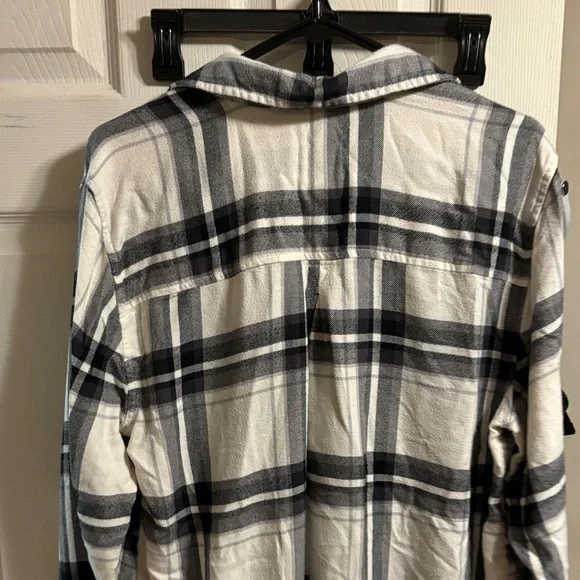 American Eagle Outfitters Black and White Plaid Button Down Shirt - Picture 7 of 11